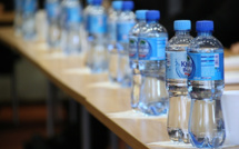 Eau non potable dans 13 nouvelles communes de l'Eure : distribution de bouteilles aux habitants 