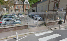 Bolbec : il boit une bouteille de whisky et se ramasse à scooter devant le commissariat de police