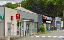 Flins-sur-Seine (Yvelines) : attaquée au distributeur de billets elle tient tête à ses agresseurs qui s’enfuient avec 300€