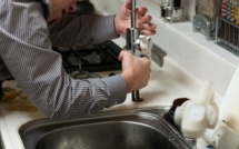 A Rouen, une octogénaire délestée de ses bijoux et de 500€ par un faux agent des eaux et un faux policier 