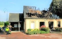 Quatre incendies criminels ce matin près de Brionne (Eure) : la mairie de Brétigny détruite