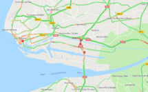 Seine-Maritime : un camion transportant 30 tonnes de lait en poudre se renverse sur l'A29