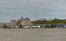 Yvelines : un autocar de tourisme dégradé volontairement par un jet de pierre à Versailles 