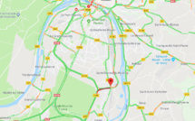 Le camion perd son chargement d'engrais : circulation perturbée près de Rouen