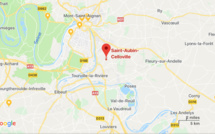 Un camion-remorque se renverse en bordure de la route en Seine-Maritime, le chauffeur est blessé 