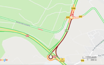 Un semi-remorque couché sur les voies au rond-point des Colonnes entre l’A13 et Rouen