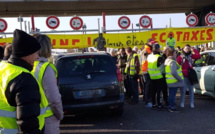 Gilets jaunes : les préfets de Seine-Maritime et de l'Eure demandent la levée des blocages pour la nuit