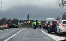 Gilets jaunes : la police évacue un rond-point à Tourville-la-Rivière, neuf interpellations