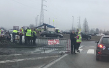 Pris de panique, un chauffeur routier force un barrage des Gilets jaunes près de Rouen
