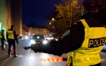 Prise en chasse par la police, la voiture volée est stoppée par ...un abri-bus près de Rouen