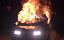 Saint-Etienne-du-Rouvray : ils brûlent la voiture après l'avoir encastrée dans le portail d'une maison 