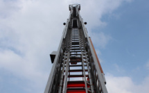 Eure : un jeune homme escalade un pylône et menace de se jeter dans le vide à 15 m de hauteur 