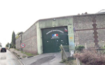 Parachutage à la prison d’Évreux :  poursuivi par la police, l’auteur se cache dans un buisson 