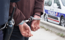 Évreux : il chute de sa moto (volée) après avoir fait un doigt d’honneur aux policiers 