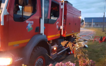Eure : le feu de chaumes menace la voie SNCF et une ligne à haute tension près de Rugles 