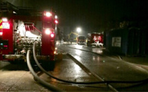Incendie aux Damps, près de Pont-de-l'Arche (Eure) : le garage a entièrement brûlé