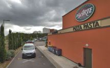 Incendie suspect à Grand-Quevilly : des poubelles brûlent mystérieusement près d’une pizzeria 