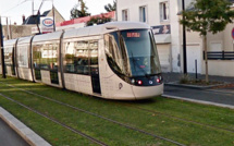 Le Havre : une octogénaire coincée sous une rame du tram, après une chute accidentelle 