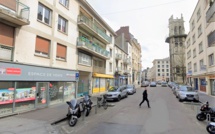 Rouen : une fuite sur une canalisation à l'origine d'un trou dans un trottoir, rue aux Ours