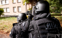 Yvelines : retranché dans sa chambre d’hôtel, le forcené est maîtrisé par les policiers du Raid 