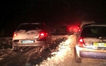 "Nous avons vu des dizaines de voitures abandonnées", racontent des pompiers venus en renfort en Seine-Maritime