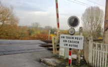 Seine-Maritime : le train de marchandises percute une voiture à un passage à niveau, un blessé grave