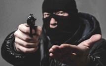 Hold-up dans un bar-tabac du Havre : le malfaiteur vêtu de noir, cagoulé et armé repart avec la recette