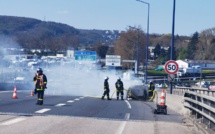 Une voiture en feu sur le pont Flaubert à Rouen : circulation perturbée vers la rive droite