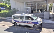 Attaque mortelle dans un commissariat des Yvelines : l'assaillant grièvement blessé par deux policiers est mort