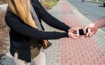 Yvelines : ils extorquent les téléphones de deux adolescentes sous la menace d'une arme