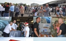 Des avions de collection et l'hélicoptère de la Marine nationale exposés sur l'aérodrome de Bréville (Manche)