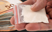 Yvelines. Contrôlé avec plus de 2 600€ et des cocottes de cocaïne dans les poches à Mantes-la-Jolie 
