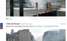 Un bus s'enflamme devant l'Hôtel de ville de Rouen