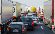 Manifestation des transporteurs routiers ce matin sur l’A13, à Heudebouville (27) et Dozulé (14)