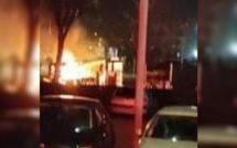 Une cabane des Gilets jaunes détruite par un incendie au rond-point des Vaches près de Rouen 