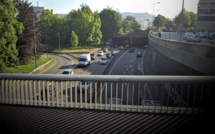 Une femme écrasée par un véhicule en  tombant d’un pont sur la RN28, à Rouen 