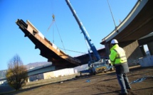 Rouen : le tablier de 800 tonnes du pont Mathilde a été déposé sans encombre