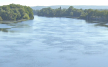 Pollution : des nappes blanchâtres constatées à la surface de la Seine entre les Yvelines et l'Eure