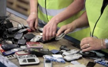 Environnement : Le recyclage des vieux téléphones d'Orange passe par le Havre