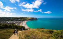 Une randonneuse chute mortellement de la falaise à Étretat, en Seine-Maritime