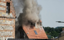 Les sapeurs-pompiers mobilisés sur un feu de combles à Arques-la-Bataille près de Dieppe