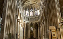 Il se prend pour Dieu : expulsé de la cathédrale de Rouen