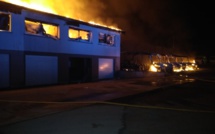Violent incendie cette nuit à Yvetot : plusieurs bus détruits par les flammes 