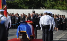Le ministre de l'Intérieur devant le cercueil de Sandrine Mortas : "soyez fiers d'elle"