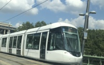 L'automobiliste entre en collision avec un métrobus près de Rouen et s'enfuit à pied 