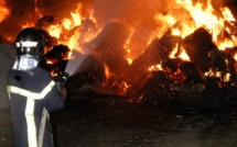 Luneray. Un hangar agricole et 200 tonnes de paille et de lin sont partis en fumée : incendie criminel ?