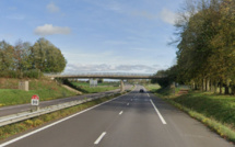 Le poids-lourd s'est couché sur le bas-côté de l'A28 dans cette ligne droite au point kilométrique 90 - Illustration © Google Maps 