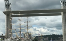 Le pont Flaubert est soumis à un certain nombre de restrictions lors du passage des bateaux, ainsi que, pour des raisons de sécurité, lors des concerts et feux d'artifices - Illustration © infonormandie