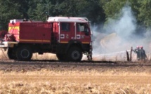 Eure. Violent feu de chaume et d'orge, quatre maisons évacuées à Chavigny-Bailleul
