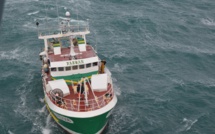 Evacuation sanitaire d'un marin blessé à une main au large de Barfleur